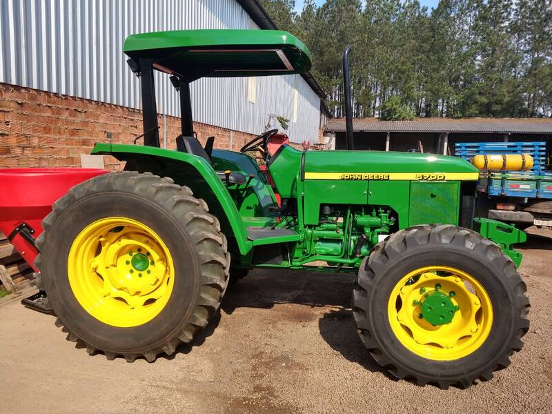 TRATOR JOHN DEERE 5700- ANO 1999 - 4X4 - "VENDIDO"